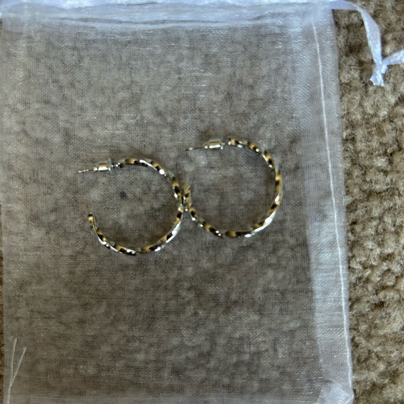 Jewelry - Elegant Gold Hoop Earrings